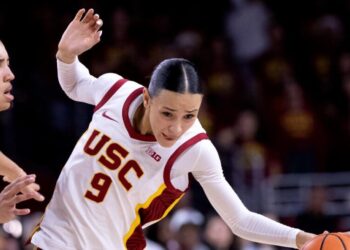 No. 16 USC women routed at home by top-ranked Connecticut
