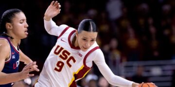 No. 16 USC women routed at home by top-ranked Connecticut