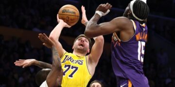 Lakers’ seven-game winning streak ends in blowout loss to Suns