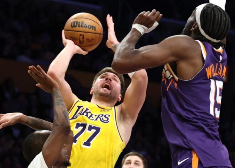 Lakers’ seven-game winning streak ends in blowout loss to Suns