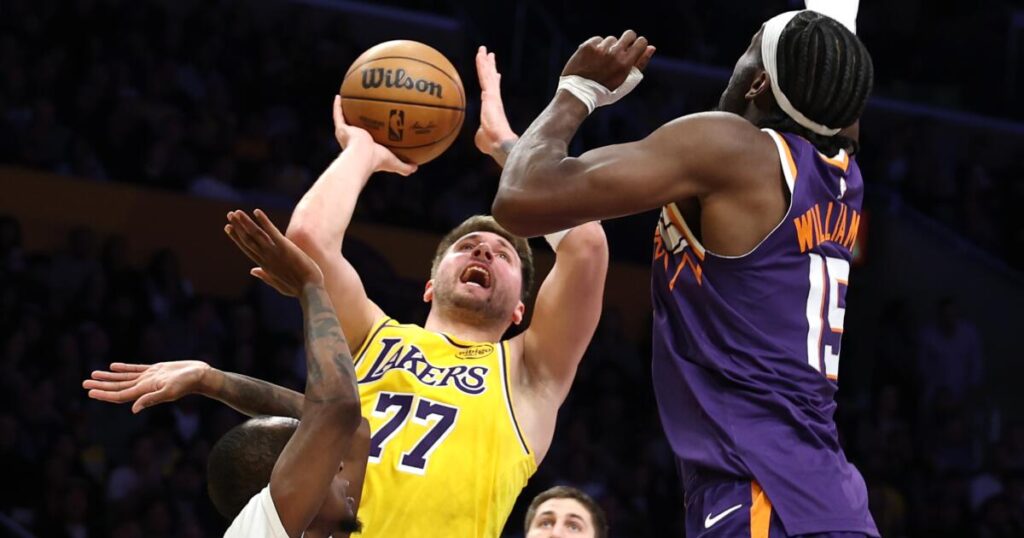 Lakers’ seven-game winning streak ends in blowout loss to Suns
