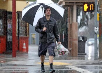 Southern Californians brave the elements for last-minute shopping: ‘It feels Christmas-y’