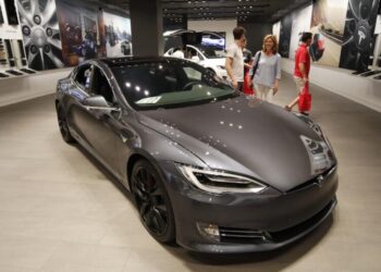 California DMV threatens to shut down Tesla sales over ‘autopilot’ false advertising