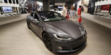 California DMV threatens to shut down Tesla sales over ‘autopilot’ false advertising