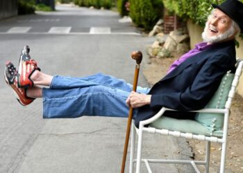 As Dick Van Dyke turns 100, a PBS documentary fetes an artist who’s easy to celebrate