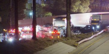 1 dead, 10 injured in multi-car crash on 5 Freeway in Boyle Heights