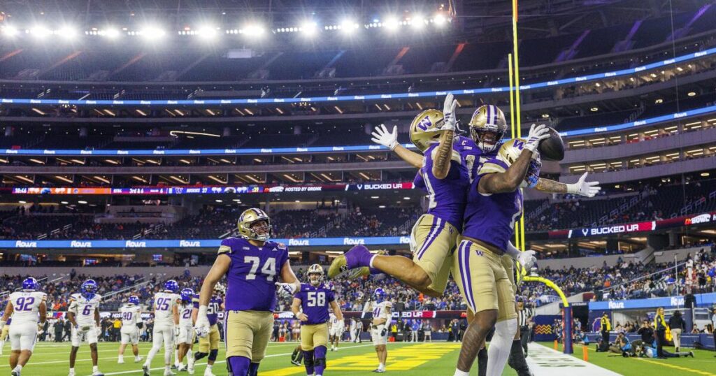 Washington snags five picks, pummels Boise State in LA Bowl