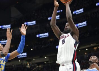 No. 8 Gonzaga dominates inside to hand UCLA another loss