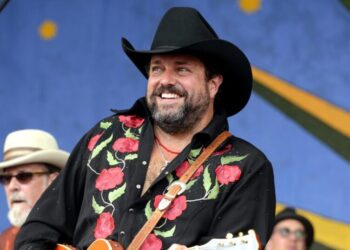 Mavericks frontman Raul Malo dies at 60 after battle with cancer