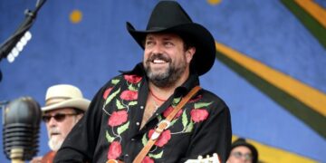 Mavericks frontman Raul Malo dies at 60 after battle with cancer