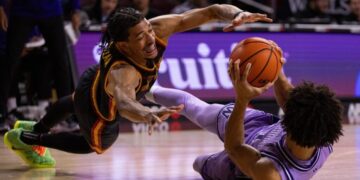 No. 24 USC gives up 18-point lead, falling to Washington for first loss