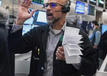 Stocks hold in place in the countdown to Fed meeting