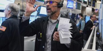 Stocks hold in place in the countdown to Fed meeting