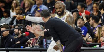 Lakers ‘recalibrate’ after Austin Reaves injury, three-game losing streak