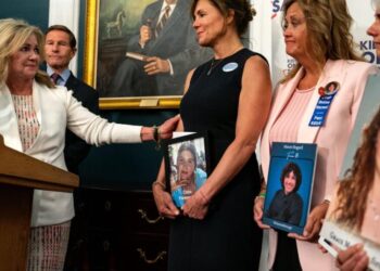 Online child safety advocates urge California lawmakers to increase protections