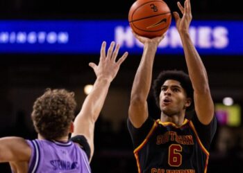 After scrambling to find an opponent, USC dominates in win over UC Santa Cruz
