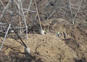 California regulators order Edison to look for fire risks on its old transmission lines
