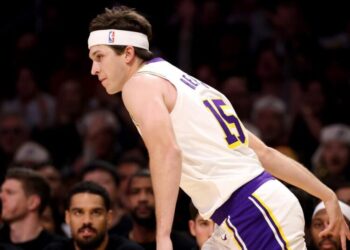 Lakers’ Austin Reaves will not return vs. Rockets because of calf soreness