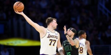 Lakers try to fight the boredom of seventh straight win