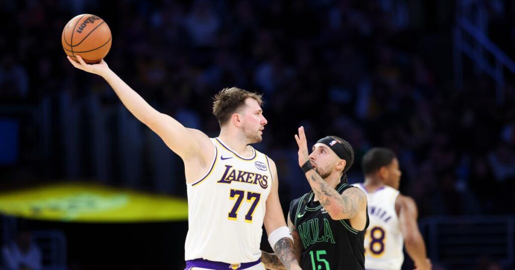 Lakers try to fight the boredom of seventh straight win