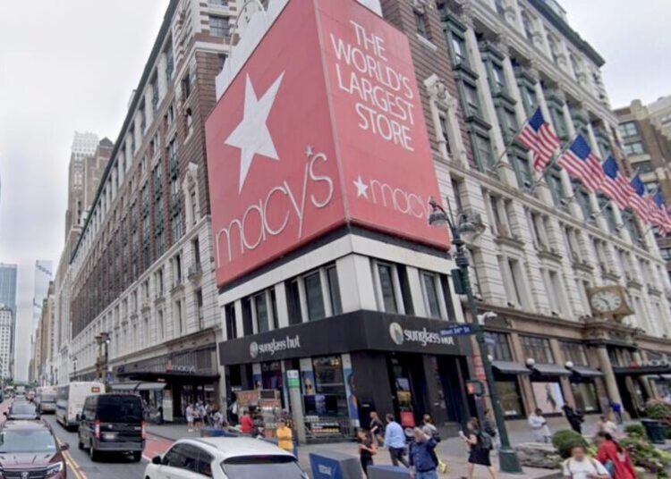 Sheriff employee stabbed while changing her baby in Macy’s bathroom