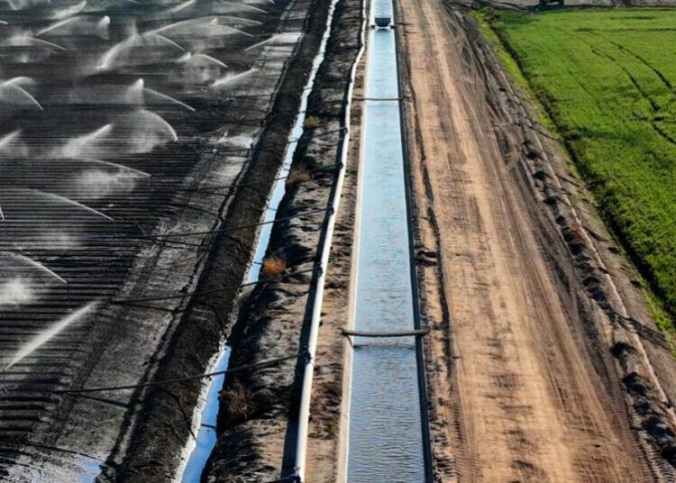 Some big water agencies in farming areas get water for free. Critics say that needs to end