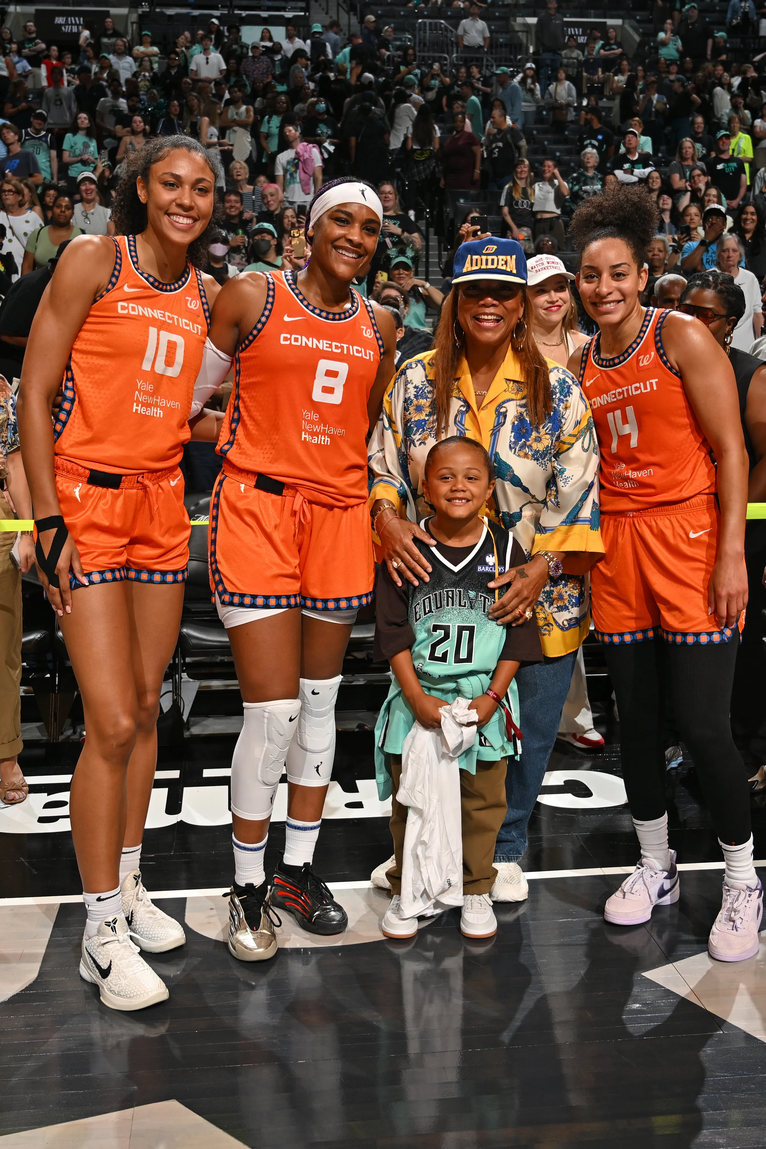 Olivia Nelson-Ododa, Aaliyah Edwards, Bria Hartley, Queen Latifah, and Rebel pose for a photo.
