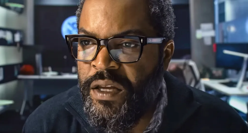 Ice Cube in character for the movie *War of the Worlds*.