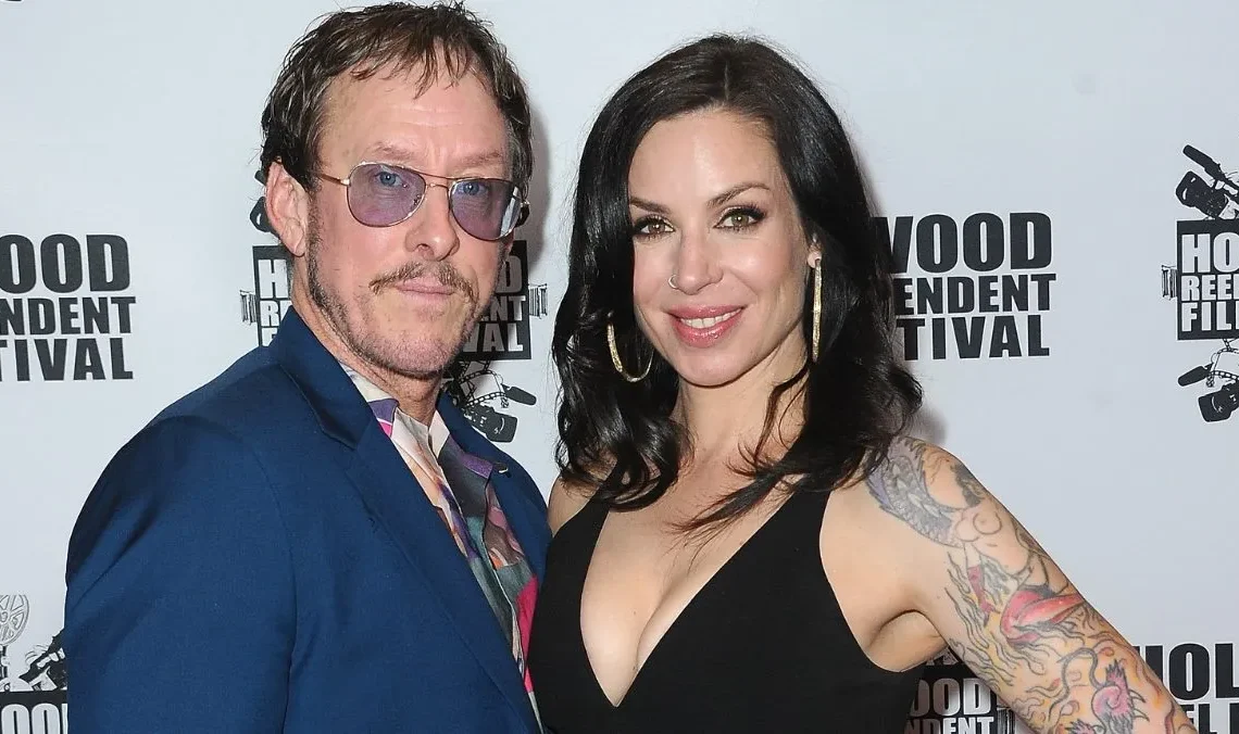 Weezer Bassist Scott Shriner’s Wife Files for Divorce Months After LAPD Shooting Standoff Arrest