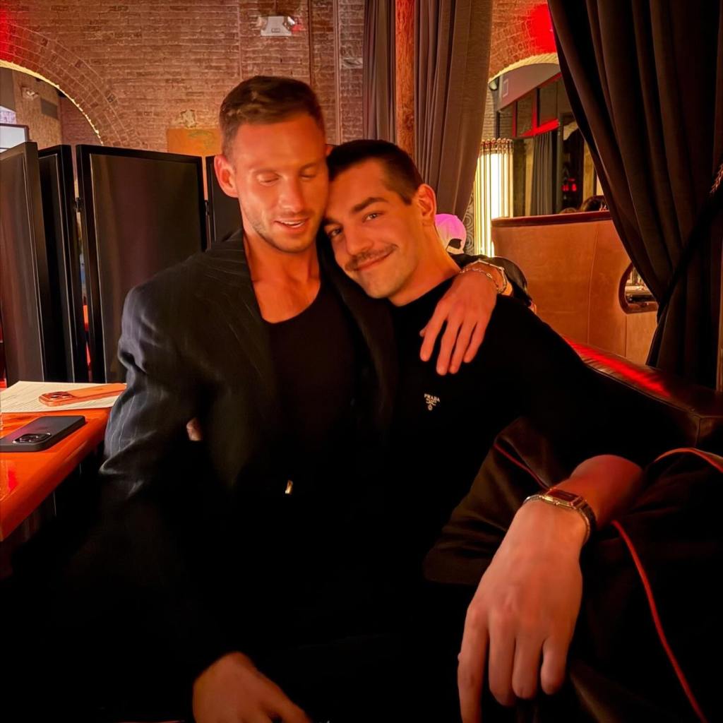 Matt Rogers and Fraser Olender posing for a picture, with Fraser's arm around Matt.