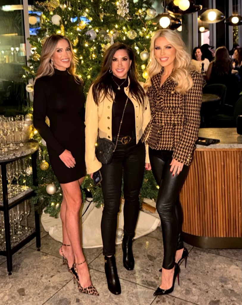 Gretchen Christine Rossi with two friends in front of a Christmas tree.