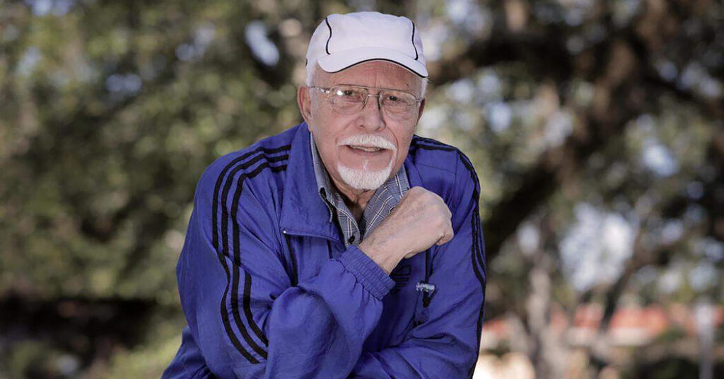 Manolo Villaverde, Tender Father on Bilingual TV Show, Dies at 89