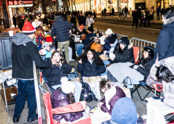 As They Wait (and Wait) for ‘S.N.L.’ Tickets, These Fans Become Friends