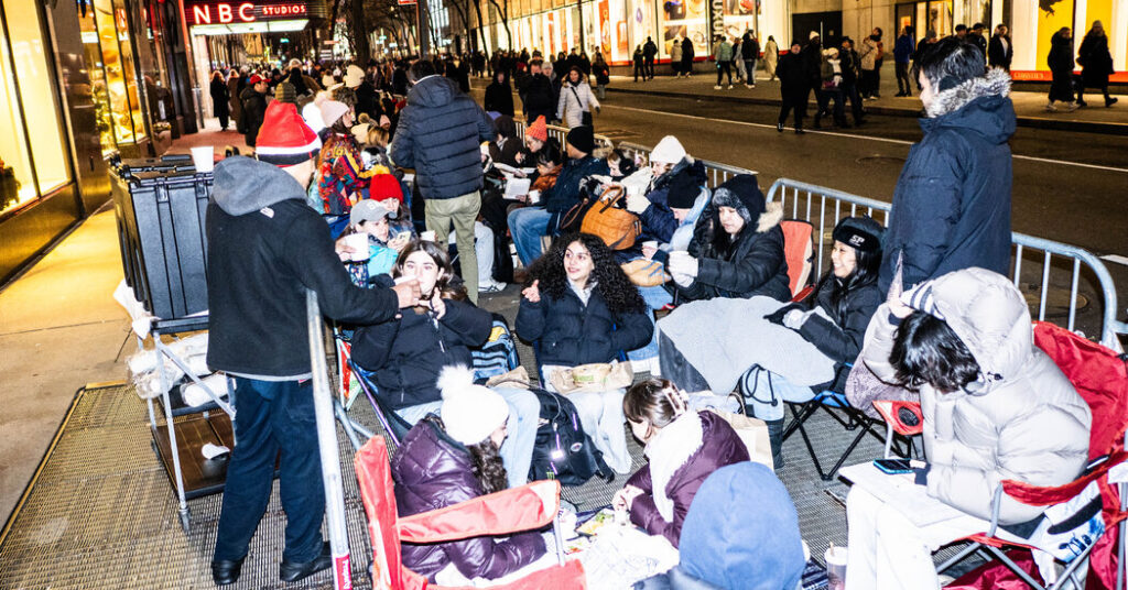 As They Wait (and Wait) for ‘S.N.L.’ Tickets, These Fans Become Friends