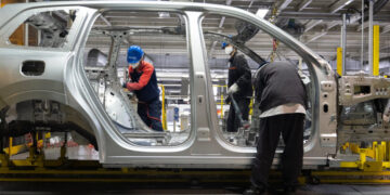 U.S. Automakers’ Foreign Troubles Now Extend to Canada