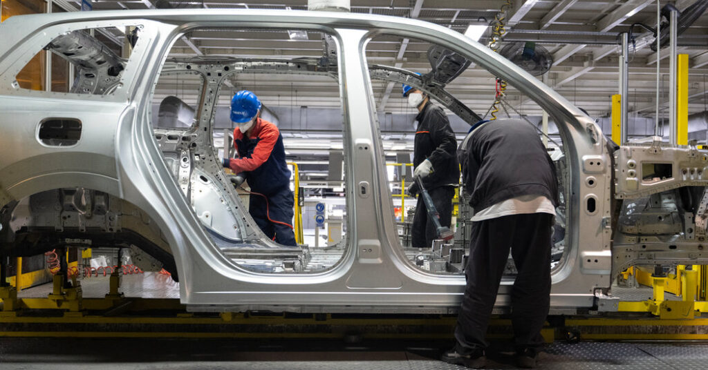 U.S. Automakers’ Foreign Troubles Now Extend to Canada