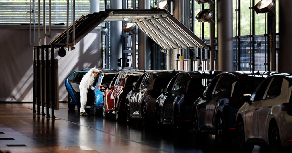 Volkswagen Suffers More Than Rivals From Auto Industry Woes