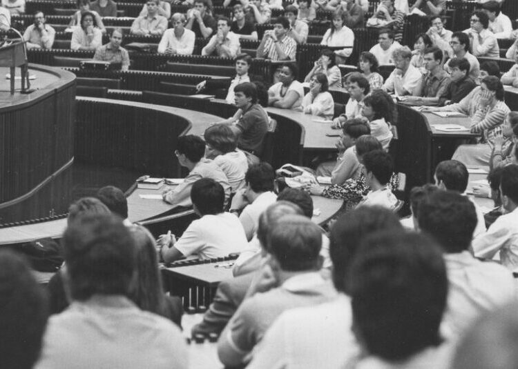 Barbara Aronstein Black, a First as a Law School Dean, Dies at 92