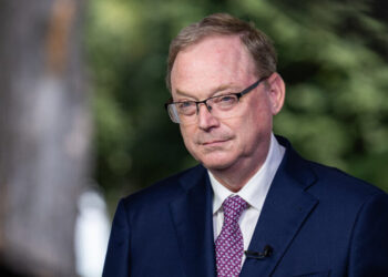 Trump Praises Hassett, but Casts Doubt on Making Him Fed Chair