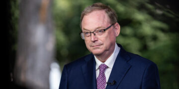 Trump Praises Hassett, but Casts Doubt on Making Him Fed Chair
