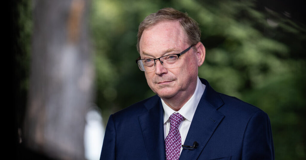 Trump Praises Hassett, but Casts Doubt on Making Him Fed Chair