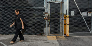 Judge, for Now, Allows Policy Restricting Lawmakers’ Access to ICE Facilities