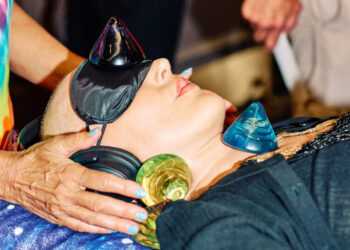 My Long Weekend With 700 People Touched by Death