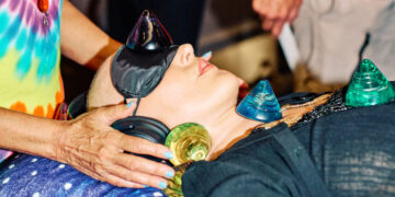 My Long Weekend With 700 People Touched by Death