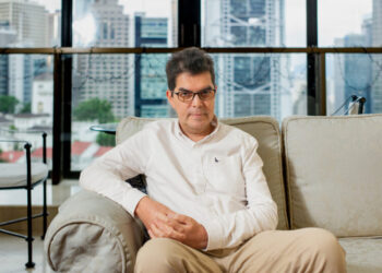 David Webb, Investor Who Took on Hong Kong Tycoons, Dies at 60