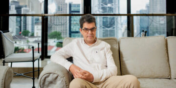 David Webb, Investor Who Took on Hong Kong Tycoons, Dies at 60