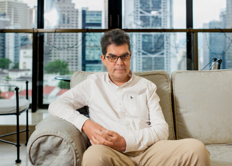 David Webb, Investor Who Took on Hong Kong Tycoons, Dies at 60