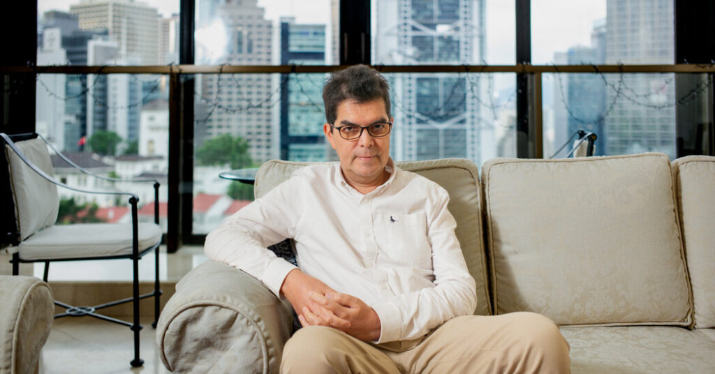 David Webb, Investor Who Took on Hong Kong Tycoons, Dies at 60