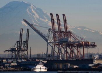 At a Seattle Port Rocked by Tariffs, There Were 70 Jobs for 600 Workers
