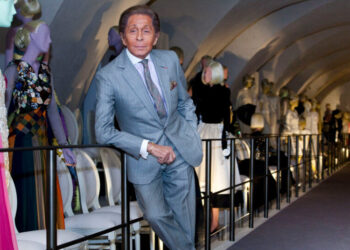 Valentino Garavani, Regal Designer and Fashion’s ‘Last Emperor,’ Dies at 93